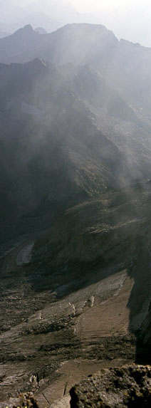 Vista des del pic Tempestades cap al coll de Salenques i el pic de Mulleres